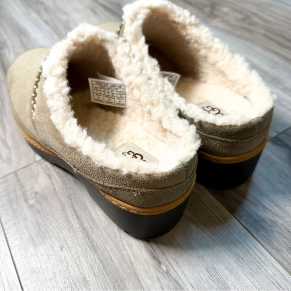 Ugg Women’s Lynwood Clogs - Suede Slip On - Picture 7 of 8
